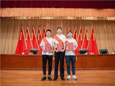 威勝集團楊靖、周天賜、肖正國被授予“長沙工匠”稱號！